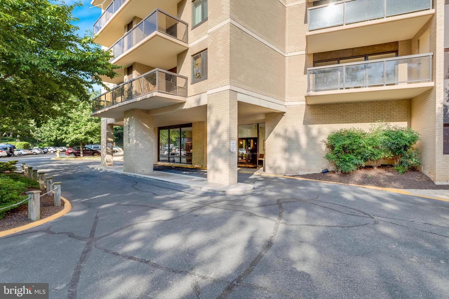 205 YOAKUM PKWY #226, ALEXANDRIA, Virginia 22304, 3 Bedrooms Bedrooms, ,2 BathroomsBathrooms,Residential,For sale,205 YOAKUM PKWY #226,VAAX2050466 MLS # VAAX2050466