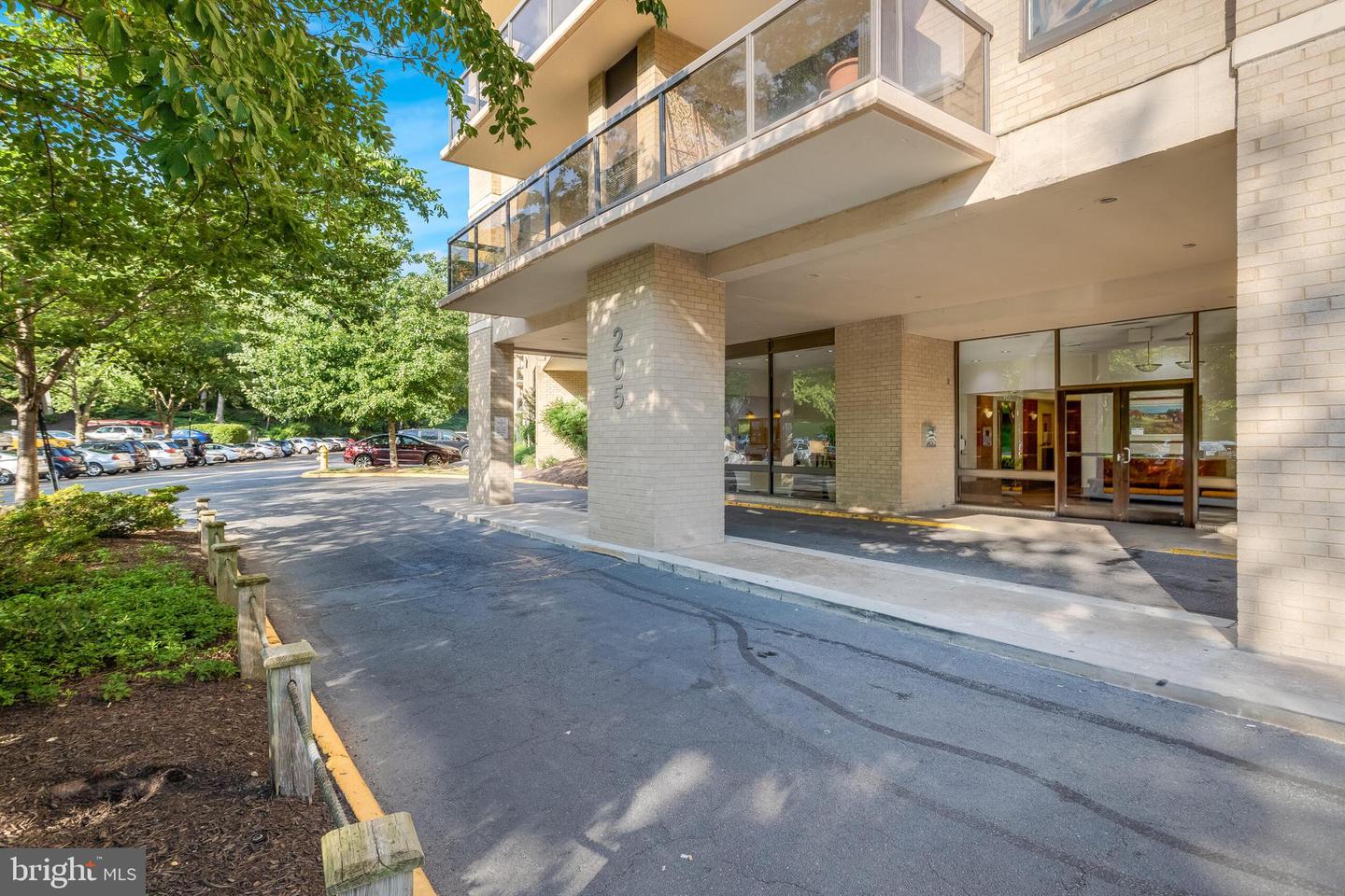 205 YOAKUM PKWY #226, ALEXANDRIA, Virginia 22304, 3 Bedrooms Bedrooms, ,2 BathroomsBathrooms,Residential,For sale,205 YOAKUM PKWY #226,VAAX2050466 MLS # VAAX2050466
