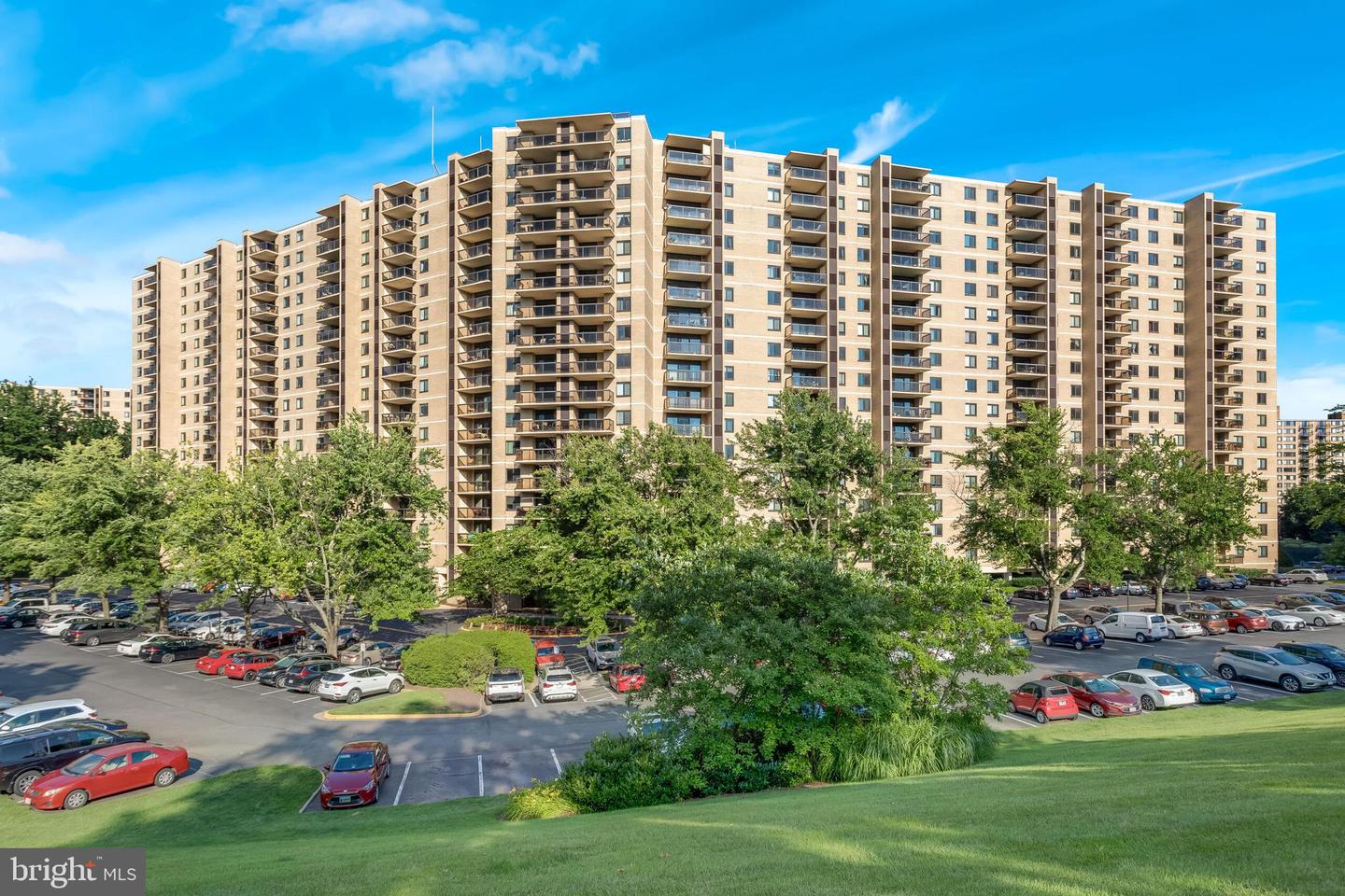 205 YOAKUM PKWY #226, ALEXANDRIA, Virginia 22304, 3 Bedrooms Bedrooms, ,2 BathroomsBathrooms,Residential,For sale,205 YOAKUM PKWY #226,VAAX2050466 MLS # VAAX2050466