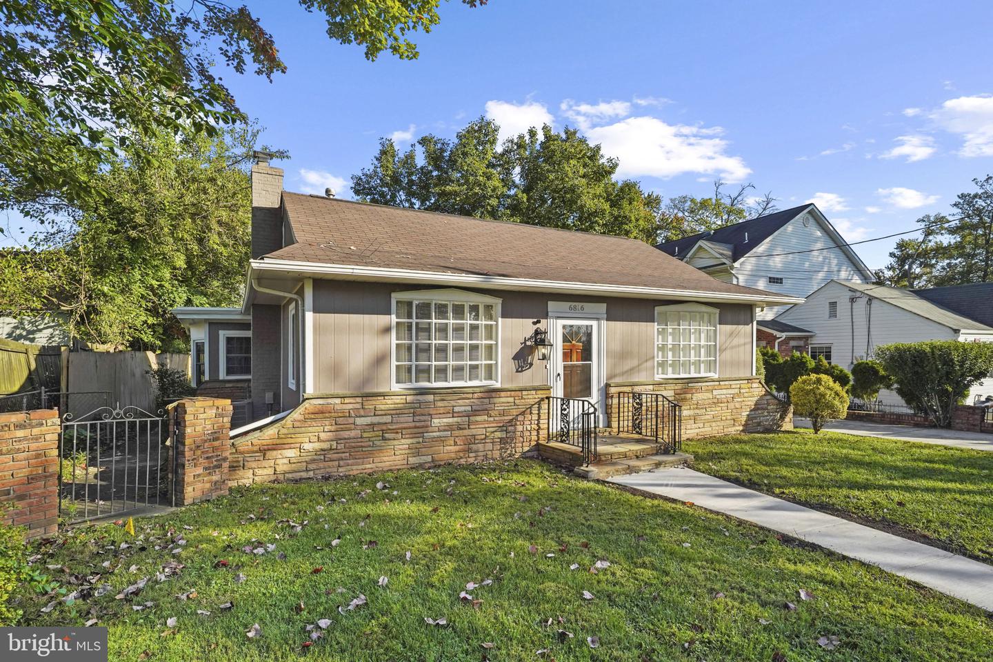 6816 ARLINGTON BLVD, FALLS CHURCH, Virginia 22042, 3 Bedrooms Bedrooms, 5 Rooms Rooms,2 BathroomsBathrooms,Residential,For sale,6816 ARLINGTON BLVD,VAFX2270038 MLS # VAFX2270038
