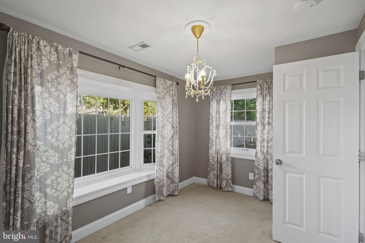 6816 ARLINGTON BLVD, FALLS CHURCH, Virginia 22042, 3 Bedrooms Bedrooms, 5 Rooms Rooms,2 BathroomsBathrooms,Residential,For sale,6816 ARLINGTON BLVD,VAFX2270038 MLS # VAFX2270038