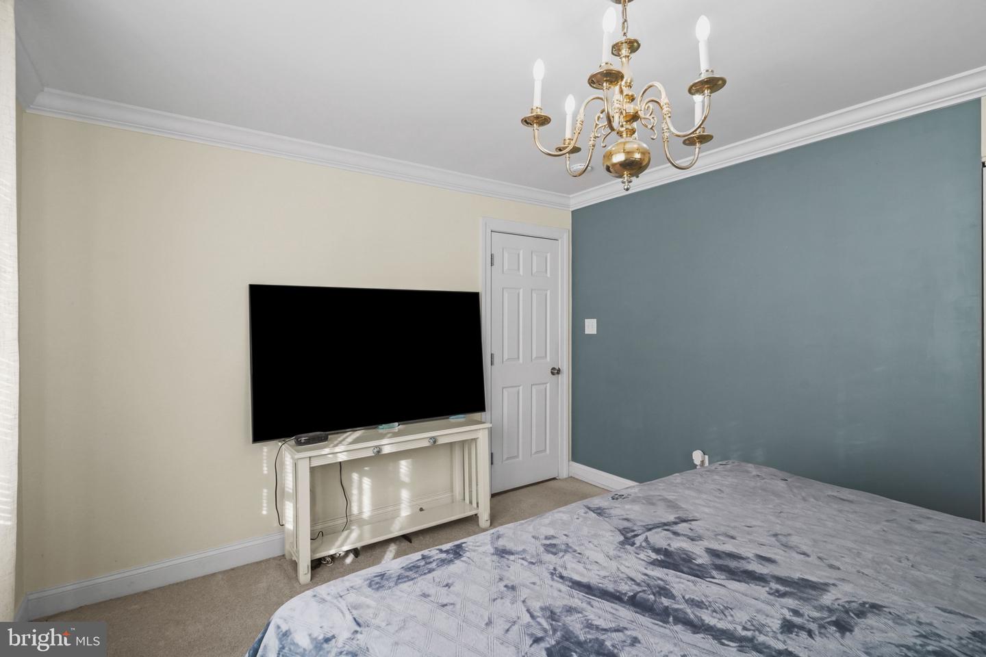 6816 ARLINGTON BLVD, FALLS CHURCH, Virginia 22042, 3 Bedrooms Bedrooms, 5 Rooms Rooms,2 BathroomsBathrooms,Residential,For sale,6816 ARLINGTON BLVD,VAFX2270038 MLS # VAFX2270038