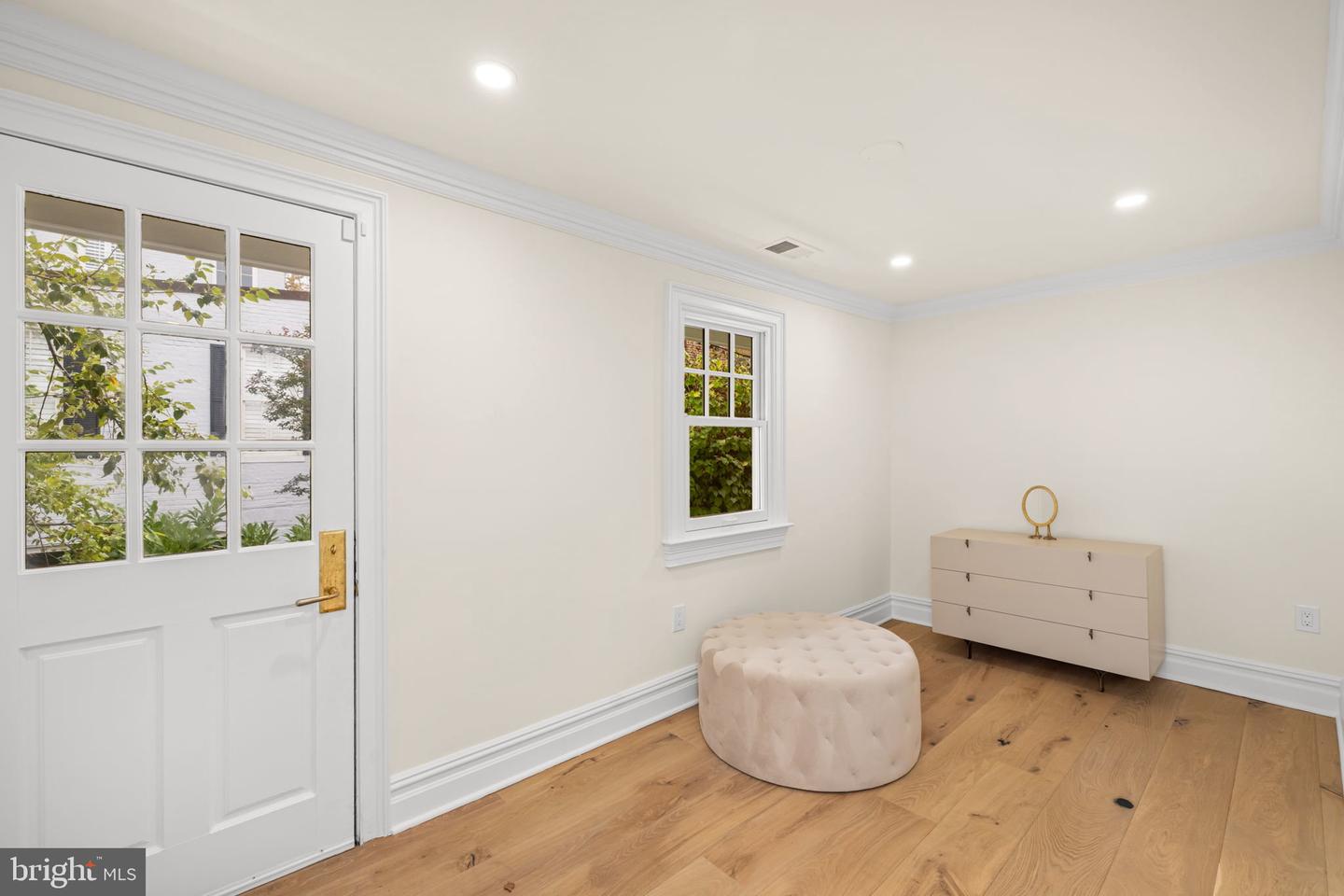 1234 33RD ST NW, WASHINGTON, District Of Columbia 20007, 4 Bedrooms Bedrooms, 9 Rooms Rooms,4 BathroomsBathrooms,Residential,For sale,1234 33RD ST NW,DCDC2225406 MLS # DCDC2225406