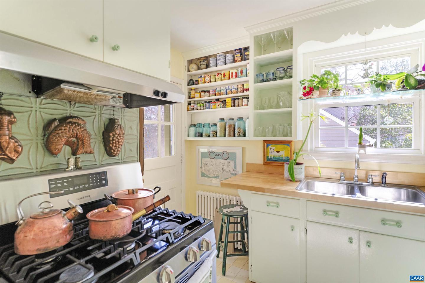 1618 GREENLEAF LN, CHARLOTTESVILLE, Virginia 22903, 3 Bedrooms Bedrooms, ,1 BathroomBathrooms,Residential,For sale,1618 GREENLEAF LN,669633 MLS # 669633