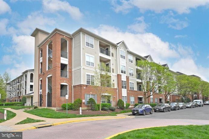 4870 EISENHOWER AVE #203, ALEXANDRIA, Virginia 22304, 1 Bedroom Bedrooms, ,1 BathroomBathrooms,Residential,For sale,4870 EISENHOWER AVE #203,VAAX2050394 MLS # VAAX2050394