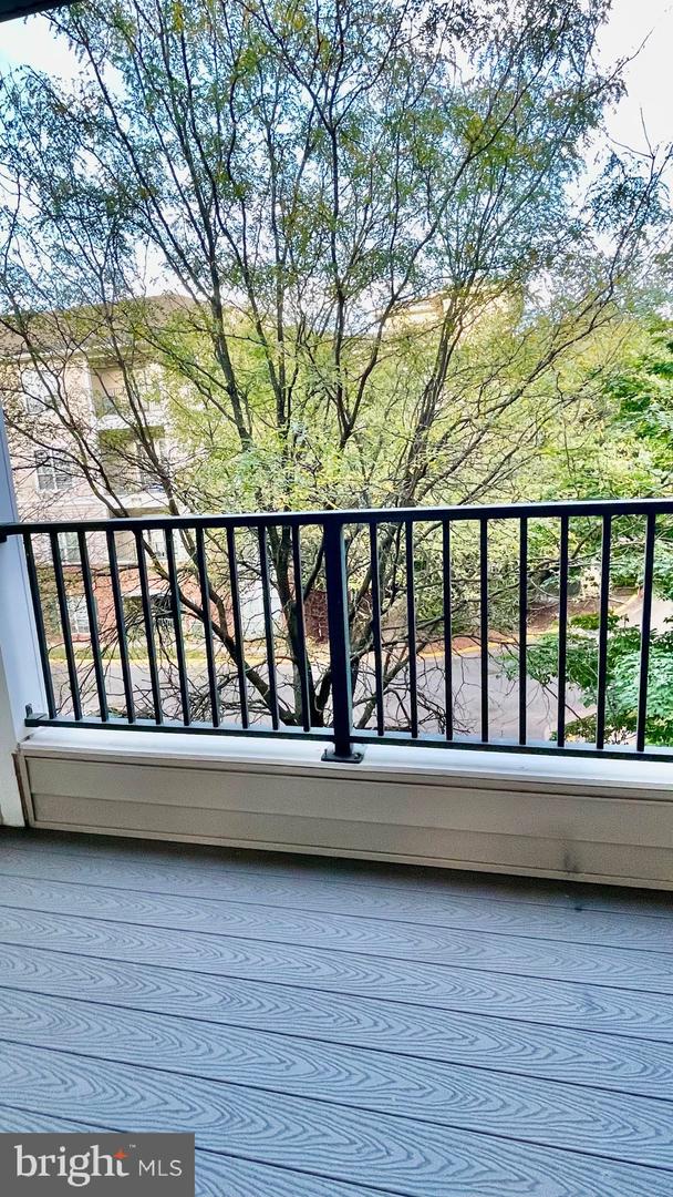 4870 EISENHOWER AVE #203, ALEXANDRIA, Virginia 22304, 1 Bedroom Bedrooms, ,1 BathroomBathrooms,Residential,For sale,4870 EISENHOWER AVE #203,VAAX2050394 MLS # VAAX2050394