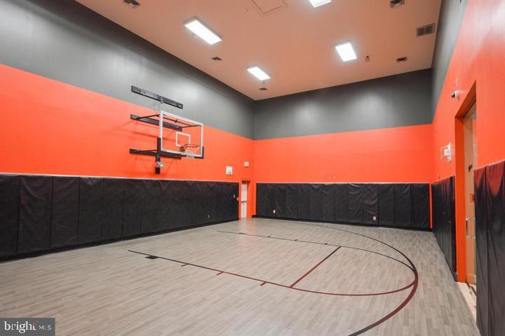 4870 EISENHOWER AVE #203, ALEXANDRIA, Virginia 22304, 1 Bedroom Bedrooms, ,1 BathroomBathrooms,Residential,For sale,4870 EISENHOWER AVE #203,VAAX2050394 MLS # VAAX2050394