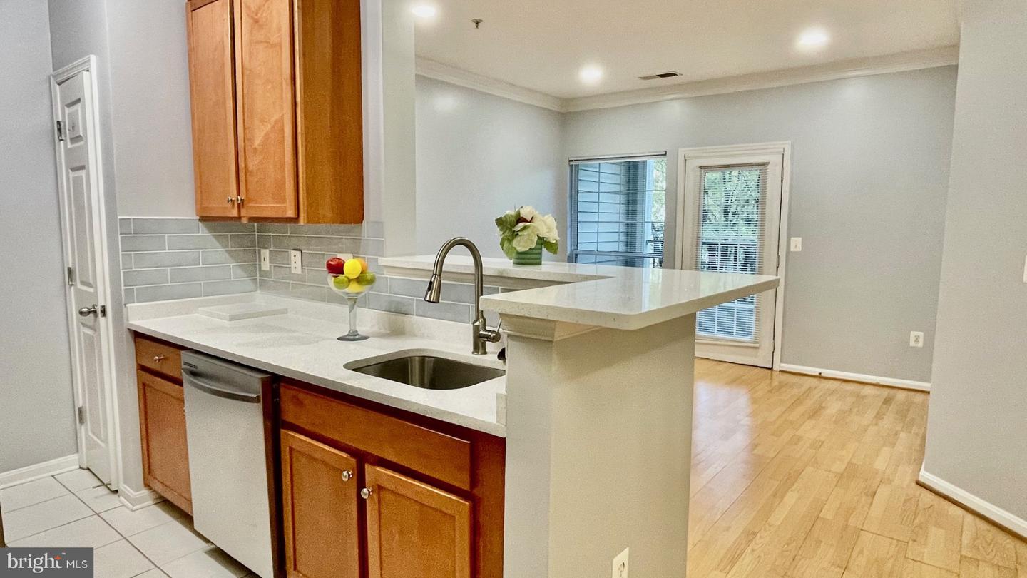 4870 EISENHOWER AVE #203, ALEXANDRIA, Virginia 22304, 1 Bedroom Bedrooms, ,1 BathroomBathrooms,Residential,For sale,4870 EISENHOWER AVE #203,VAAX2050394 MLS # VAAX2050394