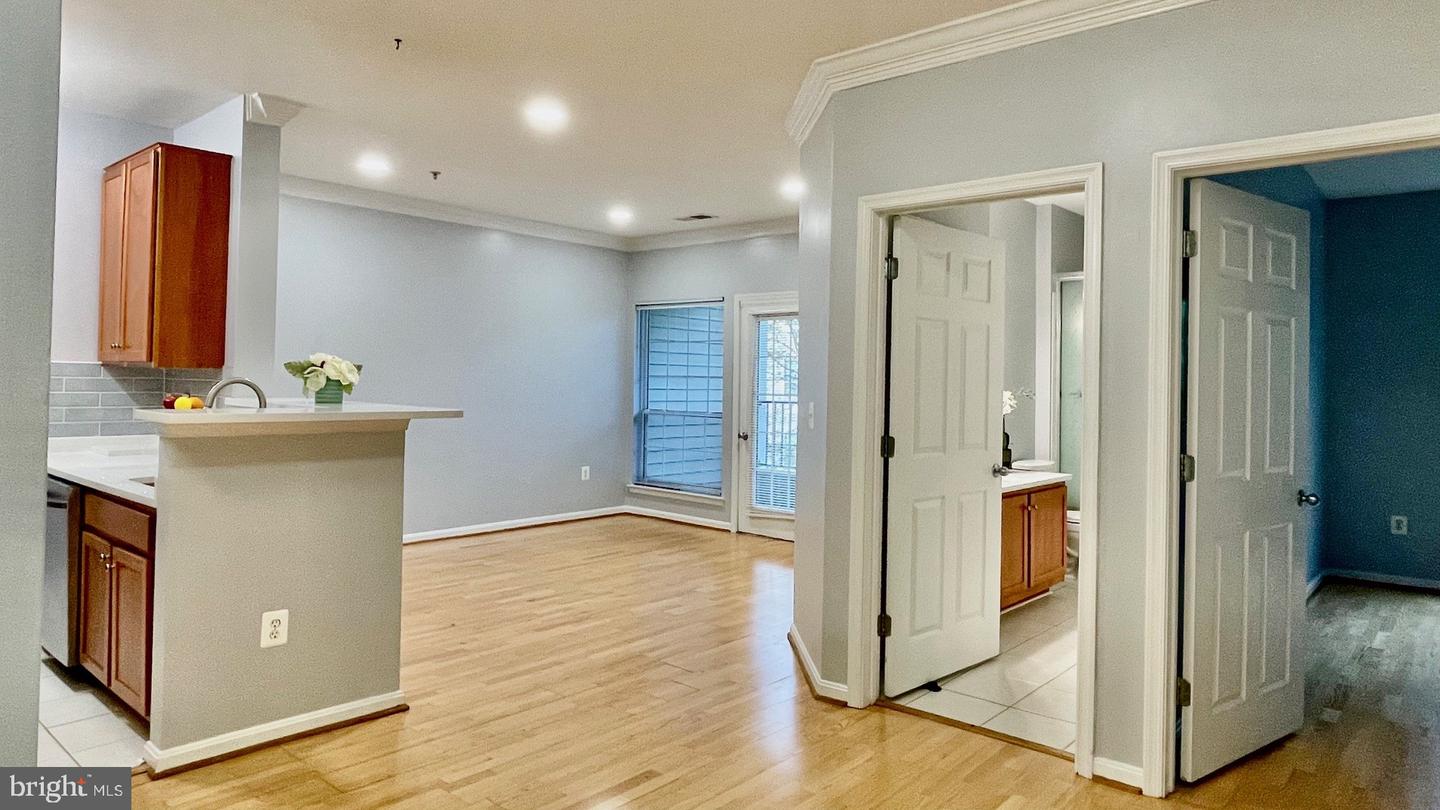 4870 EISENHOWER AVE #203, ALEXANDRIA, Virginia 22304, 1 Bedroom Bedrooms, ,1 BathroomBathrooms,Residential,For sale,4870 EISENHOWER AVE #203,VAAX2050394 MLS # VAAX2050394