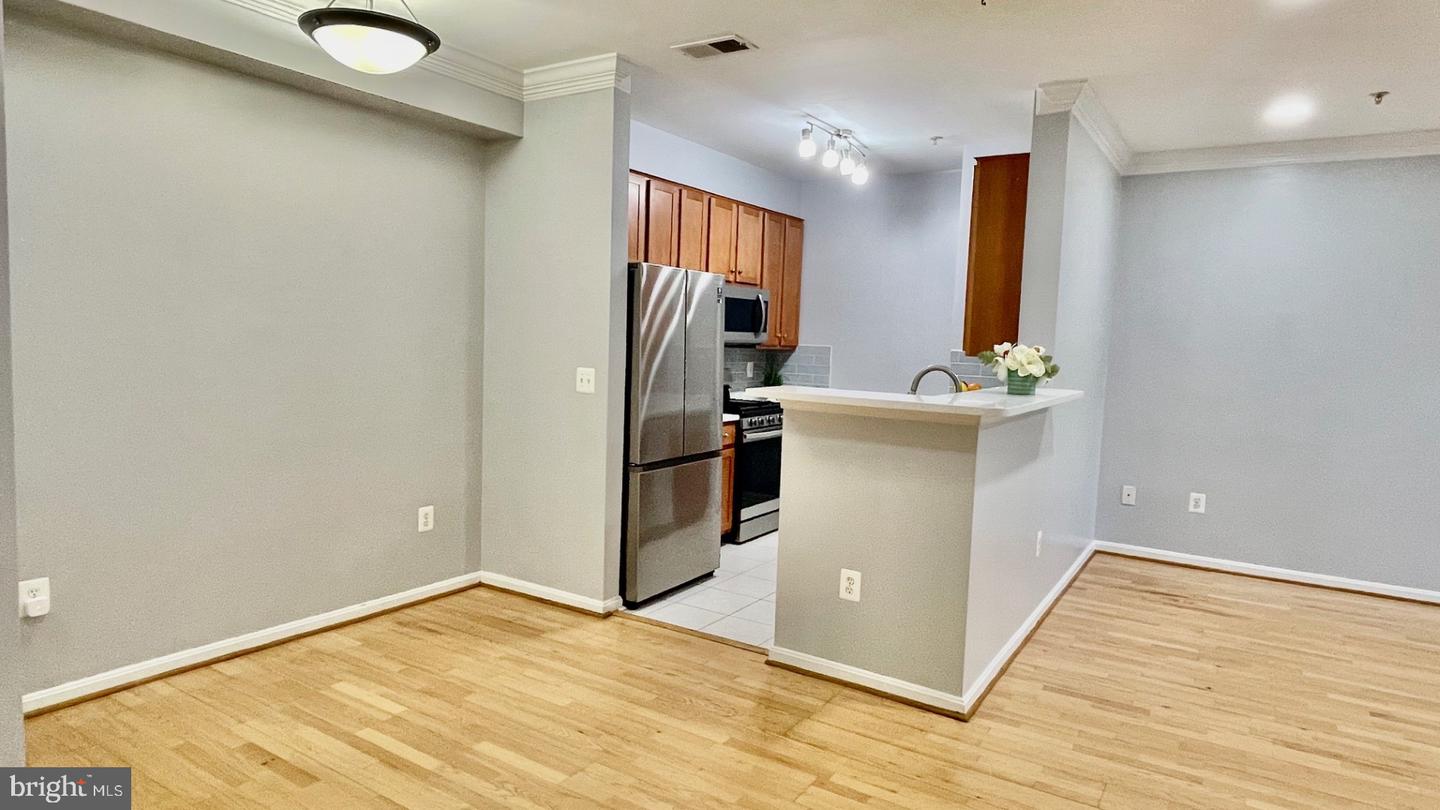 4870 EISENHOWER AVE #203, ALEXANDRIA, Virginia 22304, 1 Bedroom Bedrooms, ,1 BathroomBathrooms,Residential,For sale,4870 EISENHOWER AVE #203,VAAX2050394 MLS # VAAX2050394