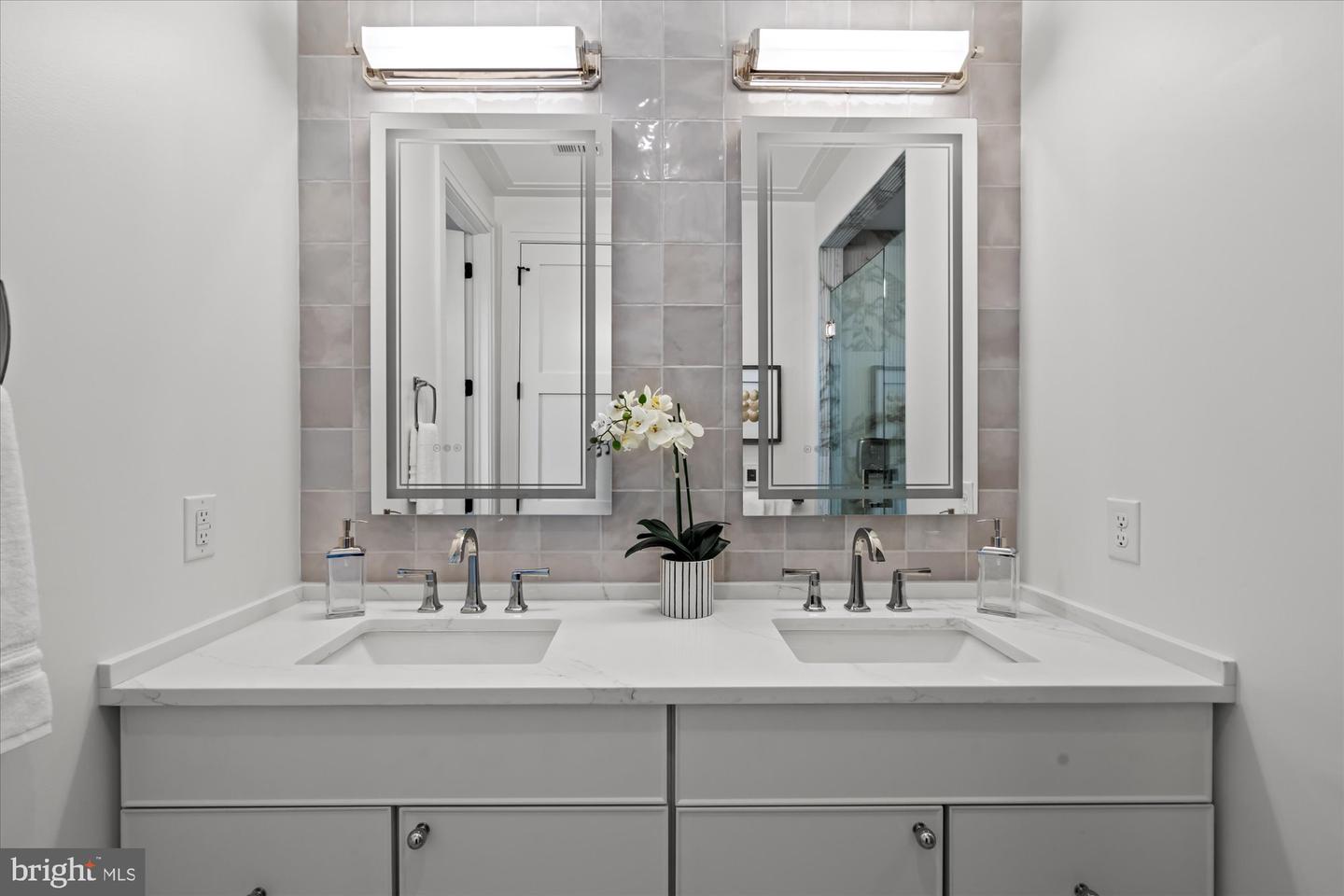 125 N WEST ST, ALEXANDRIA, Virginia 22314, 4 Bedrooms Bedrooms, ,4 BathroomsBathrooms,Residential,For sale,125 N WEST ST,VAAX2050452 MLS # VAAX2050452