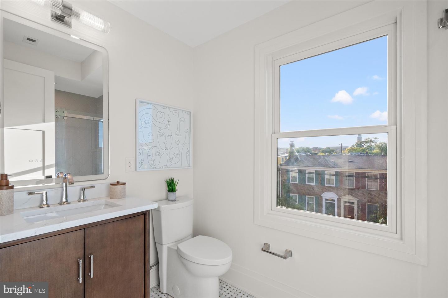 125 N WEST ST, ALEXANDRIA, Virginia 22314, 4 Bedrooms Bedrooms, ,4 BathroomsBathrooms,Residential,For sale,125 N WEST ST,VAAX2050452 MLS # VAAX2050452