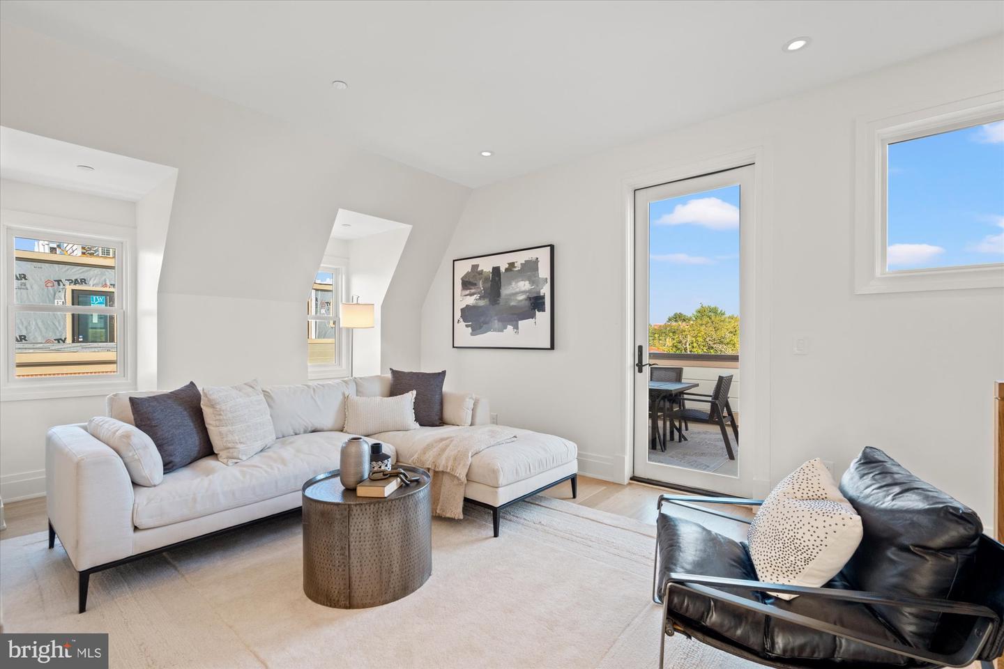 125 N WEST ST, ALEXANDRIA, Virginia 22314, 4 Bedrooms Bedrooms, ,4 BathroomsBathrooms,Residential,For sale,125 N WEST ST,VAAX2050452 MLS # VAAX2050452