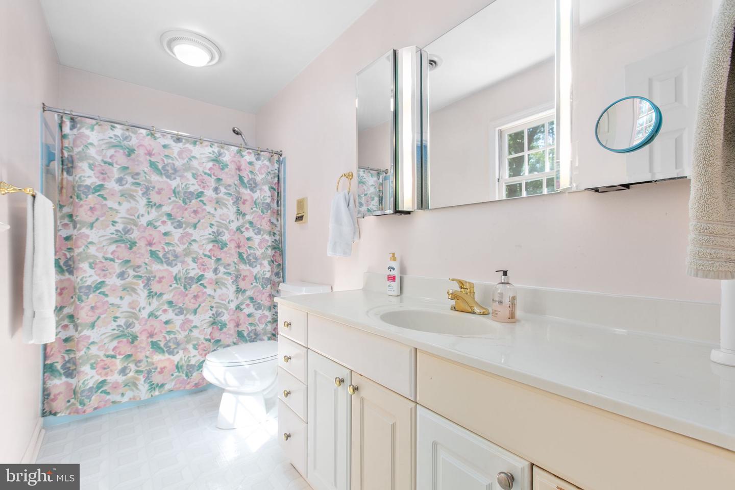 5 MAYFAIR DR, FREDERICKSBURG, Virginia 22407, 4 Bedrooms Bedrooms, ,2 BathroomsBathrooms,Residential,For sale,5 MAYFAIR DR,VASP2036642 MLS # VASP2036642