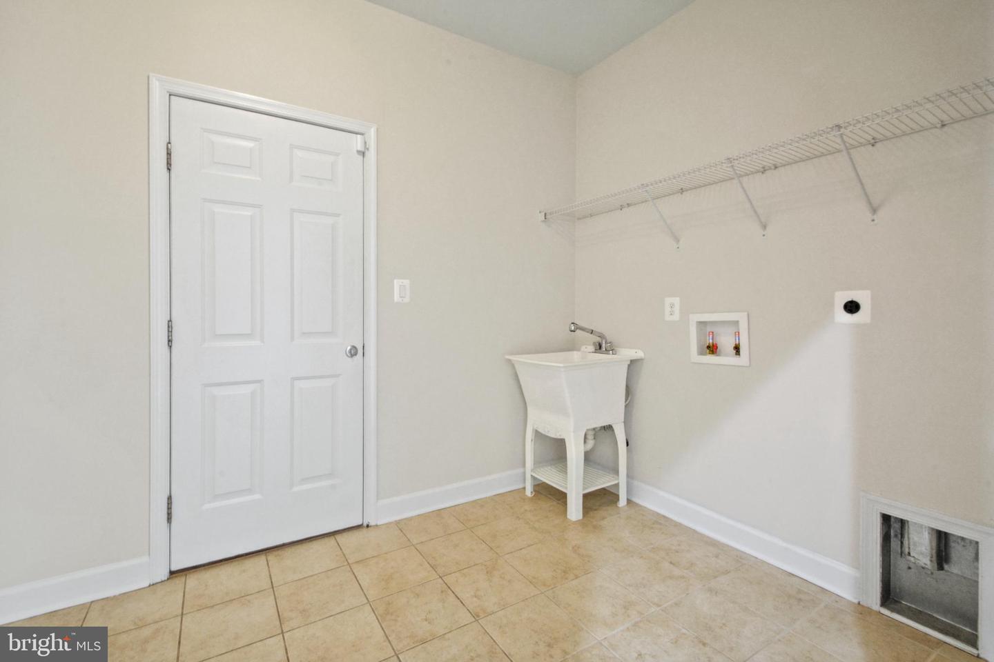 5607 CEDAR MOUNTAIN CT, FREDERICKSBURG, Virginia 22407, 3 Bedrooms Bedrooms, 5 Rooms Rooms,2 BathroomsBathrooms,Residential,For sale,5607 CEDAR MOUNTAIN CT,VASP2036696 MLS # VASP2036696