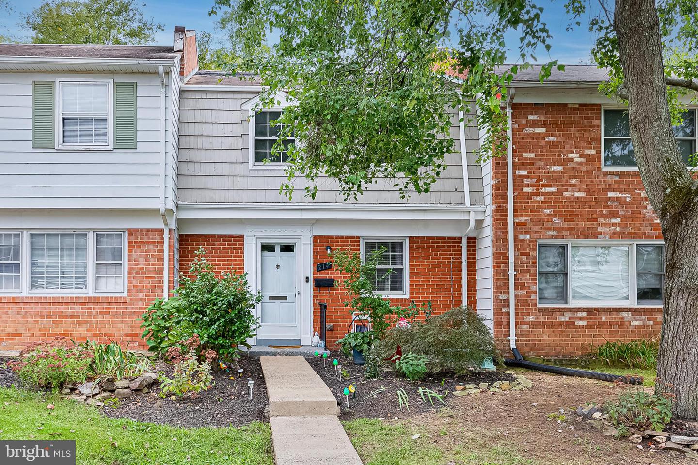 214 SHENANDOAH ST SE, LEESBURG, Virginia 20175, 2 Bedrooms Bedrooms, 4 Rooms Rooms,1 BathroomBathrooms,Residential,For sale,214 SHENANDOAH ST SE,VALO2108294 MLS # VALO2108294