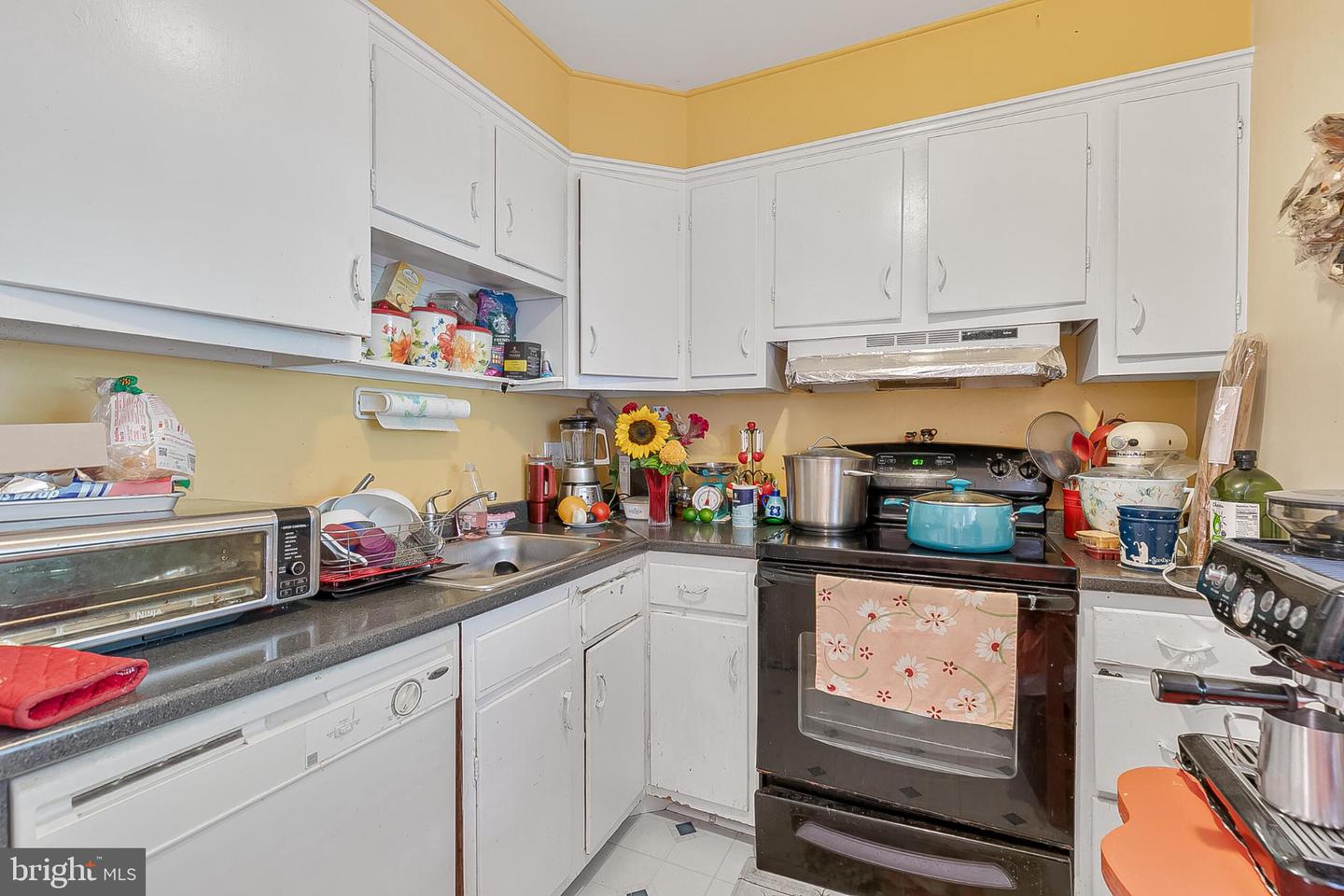 214 SHENANDOAH ST SE, LEESBURG, Virginia 20175, 2 Bedrooms Bedrooms, 4 Rooms Rooms,1 BathroomBathrooms,Residential,For sale,214 SHENANDOAH ST SE,VALO2108294 MLS # VALO2108294