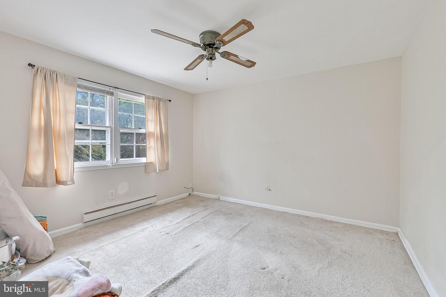 214 SHENANDOAH ST SE, LEESBURG, Virginia 20175, 2 Bedrooms Bedrooms, 4 Rooms Rooms,1 BathroomBathrooms,Residential,For sale,214 SHENANDOAH ST SE,VALO2108294 MLS # VALO2108294
