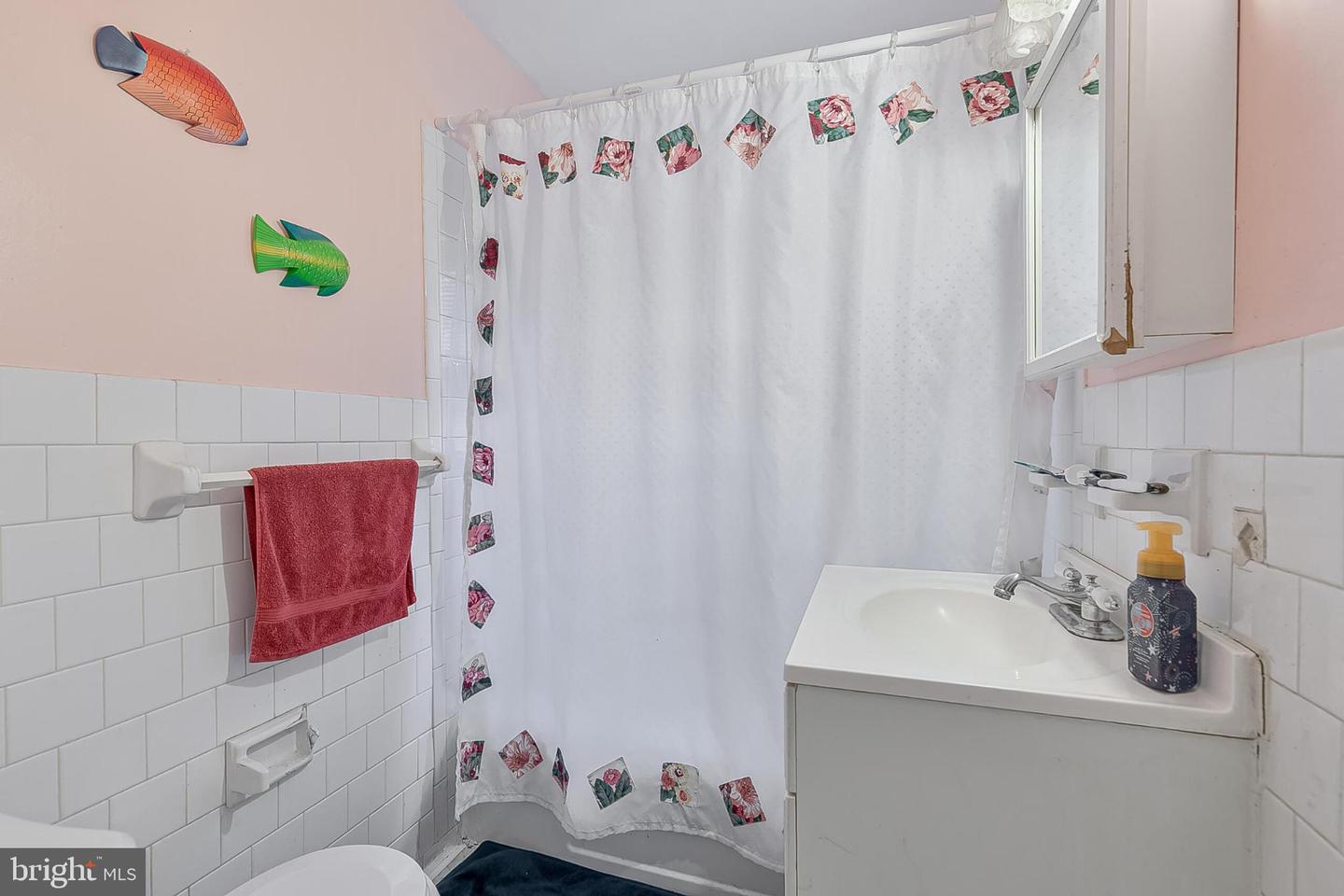 214 SHENANDOAH ST SE, LEESBURG, Virginia 20175, 2 Bedrooms Bedrooms, 4 Rooms Rooms,1 BathroomBathrooms,Residential,For sale,214 SHENANDOAH ST SE,VALO2108294 MLS # VALO2108294