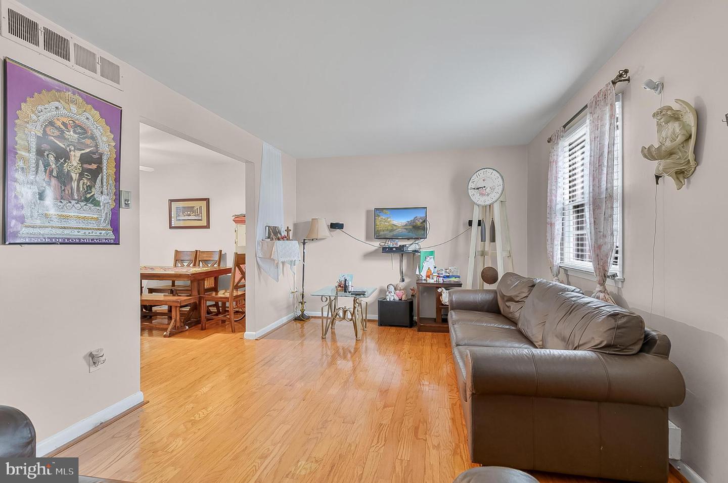 214 SHENANDOAH ST SE, LEESBURG, Virginia 20175, 2 Bedrooms Bedrooms, 4 Rooms Rooms,1 BathroomBathrooms,Residential,For sale,214 SHENANDOAH ST SE,VALO2108294 MLS # VALO2108294