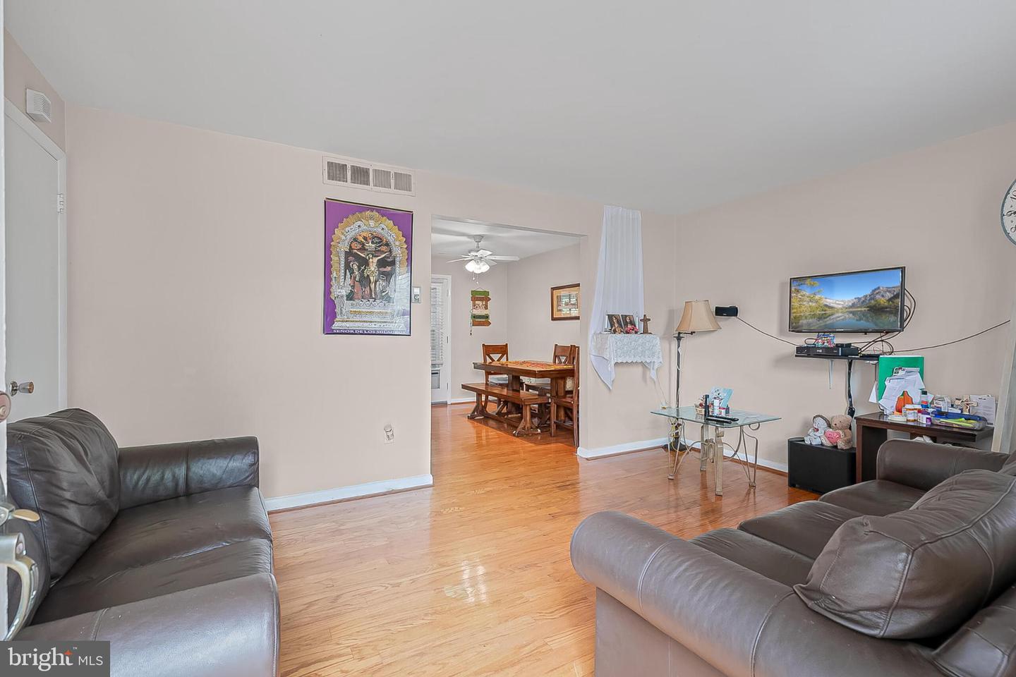 214 SHENANDOAH ST SE, LEESBURG, Virginia 20175, 2 Bedrooms Bedrooms, 4 Rooms Rooms,1 BathroomBathrooms,Residential,For sale,214 SHENANDOAH ST SE,VALO2108294 MLS # VALO2108294