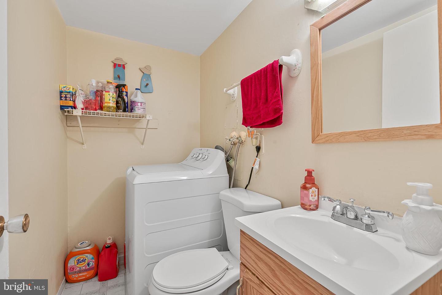 214 SHENANDOAH ST SE, LEESBURG, Virginia 20175, 2 Bedrooms Bedrooms, 4 Rooms Rooms,1 BathroomBathrooms,Residential,For sale,214 SHENANDOAH ST SE,VALO2108294 MLS # VALO2108294