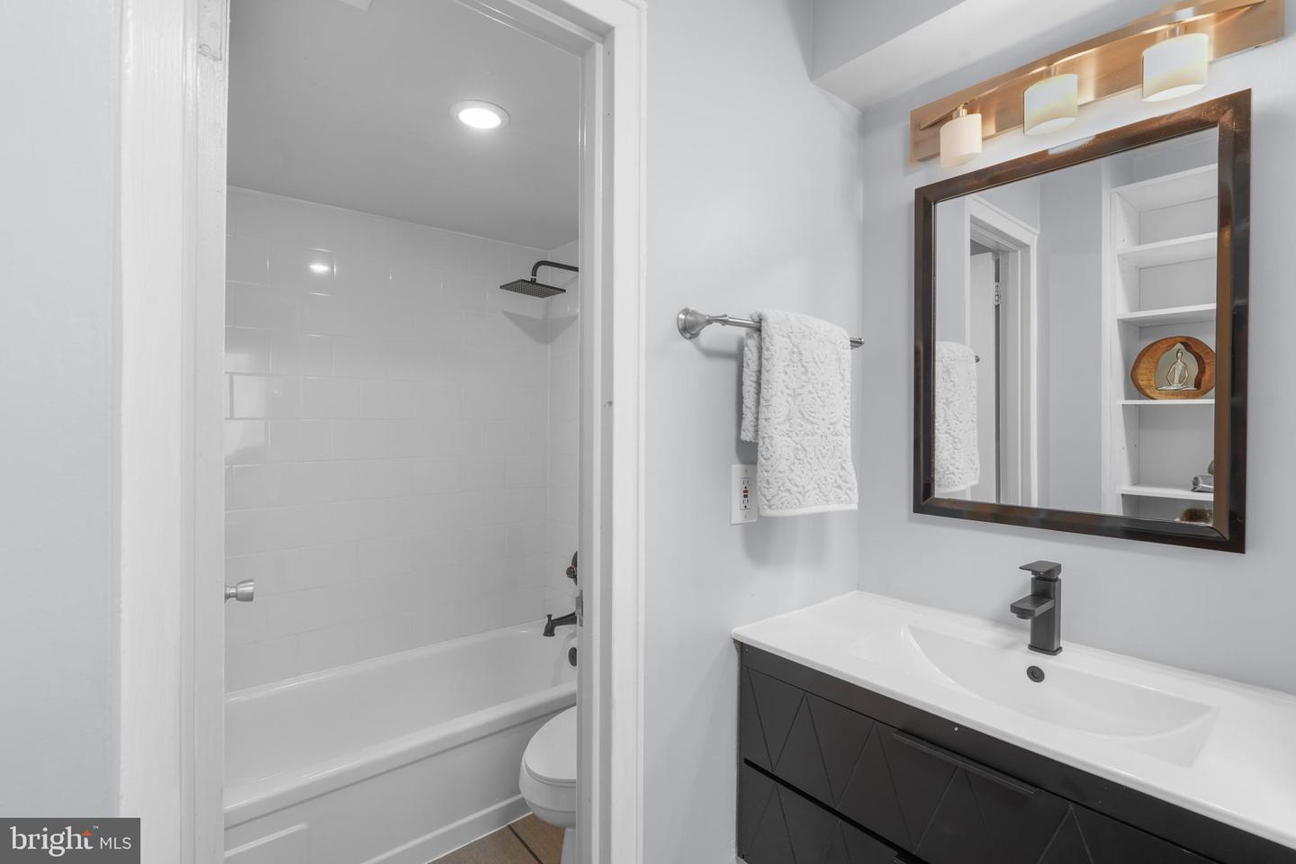 1800 R ST NW #206, WASHINGTON, District Of Columbia 20009, 1 Bedroom Bedrooms, ,1 BathroomBathrooms,Residential,For sale,1800 R ST NW #206,DCDC2225650 MLS # DCDC2225650