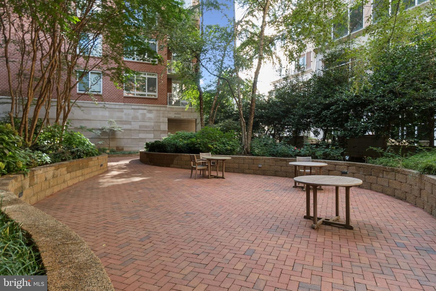 820 N POLLARD ST #914, ARLINGTON, Virginia 22203, 2 Bedrooms Bedrooms, ,2 BathroomsBathrooms,Residential,For sale,820 N POLLARD ST #914,VAAR2064574 MLS # VAAR2064574