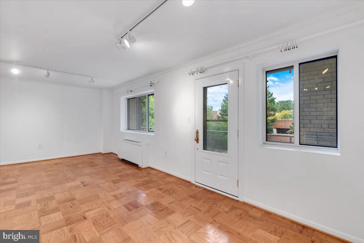 200 N MAPLE AVE #416, FALLS CHURCH, Virginia 22046, 2 Bedrooms Bedrooms, ,1 BathroomBathrooms,Residential,For sale,200 N MAPLE AVE #416,VAFA2003336 MLS # VAFA2003336