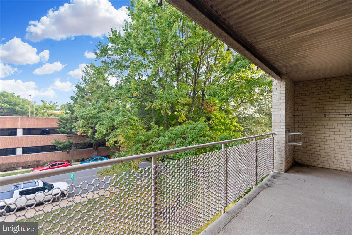 200 N MAPLE AVE #416, FALLS CHURCH, Virginia 22046, 2 Bedrooms Bedrooms, ,1 BathroomBathrooms,Residential,For sale,200 N MAPLE AVE #416,VAFA2003336 MLS # VAFA2003336