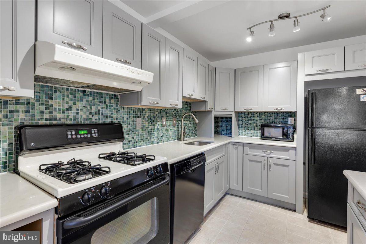 200 N MAPLE AVE #416, FALLS CHURCH, Virginia 22046, 2 Bedrooms Bedrooms, ,1 BathroomBathrooms,Residential,For sale,200 N MAPLE AVE #416,VAFA2003336 MLS # VAFA2003336