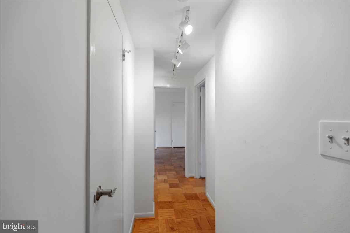 200 N MAPLE AVE #416, FALLS CHURCH, Virginia 22046, 2 Bedrooms Bedrooms, ,1 BathroomBathrooms,Residential,For sale,200 N MAPLE AVE #416,VAFA2003336 MLS # VAFA2003336