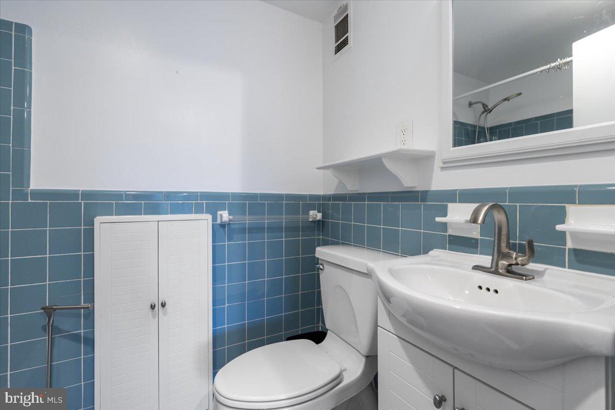200 N MAPLE AVE #416, FALLS CHURCH, Virginia 22046, 2 Bedrooms Bedrooms, ,1 BathroomBathrooms,Residential,For sale,200 N MAPLE AVE #416,VAFA2003336 MLS # VAFA2003336