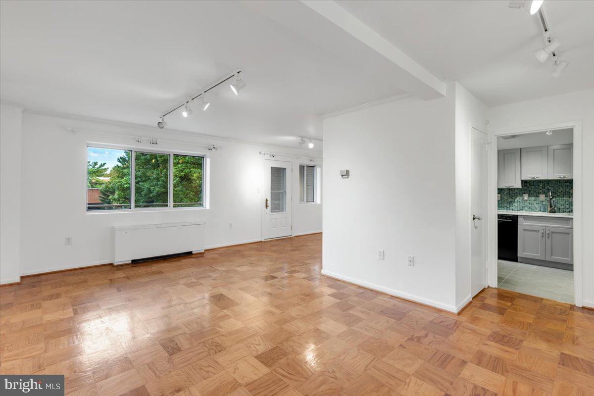 200 N MAPLE AVE #416, FALLS CHURCH, Virginia 22046, 2 Bedrooms Bedrooms, ,1 BathroomBathrooms,Residential,For sale,200 N MAPLE AVE #416,VAFA2003336 MLS # VAFA2003336