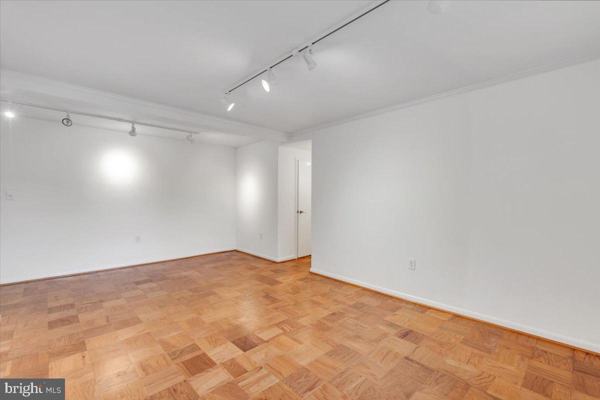 200 N MAPLE AVE #416, FALLS CHURCH, Virginia 22046, 2 Bedrooms Bedrooms, ,1 BathroomBathrooms,Residential,For sale,200 N MAPLE AVE #416,VAFA2003336 MLS # VAFA2003336