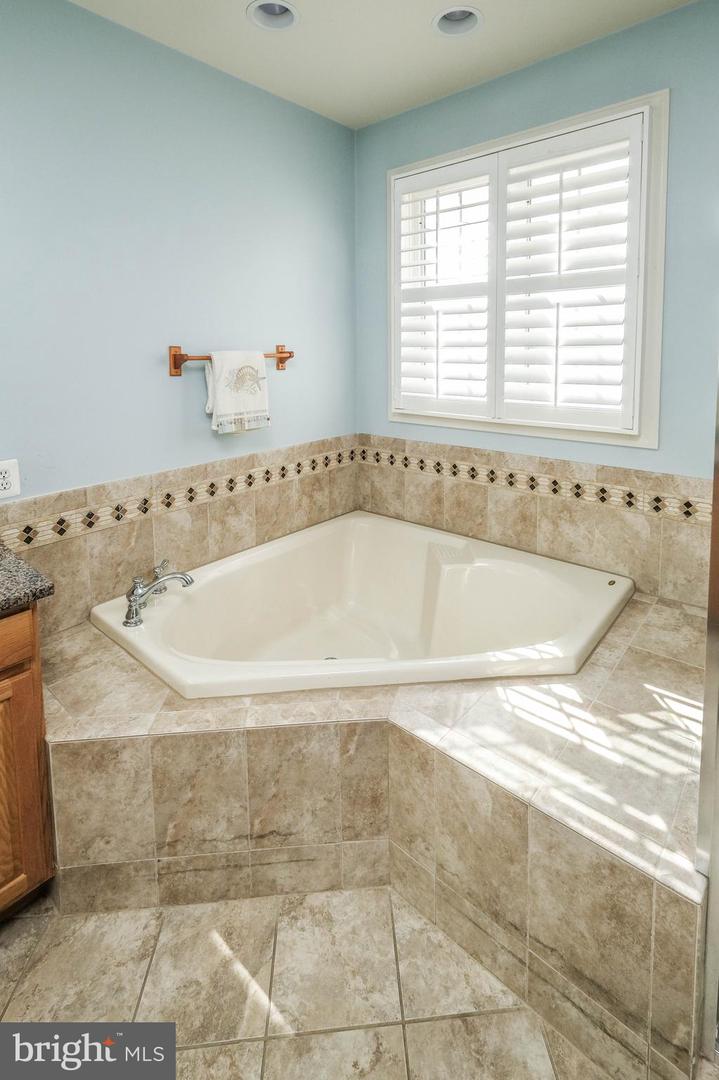 117 HARVESTER DR, LAKE FREDERICK, Virginia 22630, 4 Bedrooms Bedrooms, ,4 BathroomsBathrooms,Residential,For sale,117 HARVESTER DR,VAFV2037232 MLS # VAFV2037232