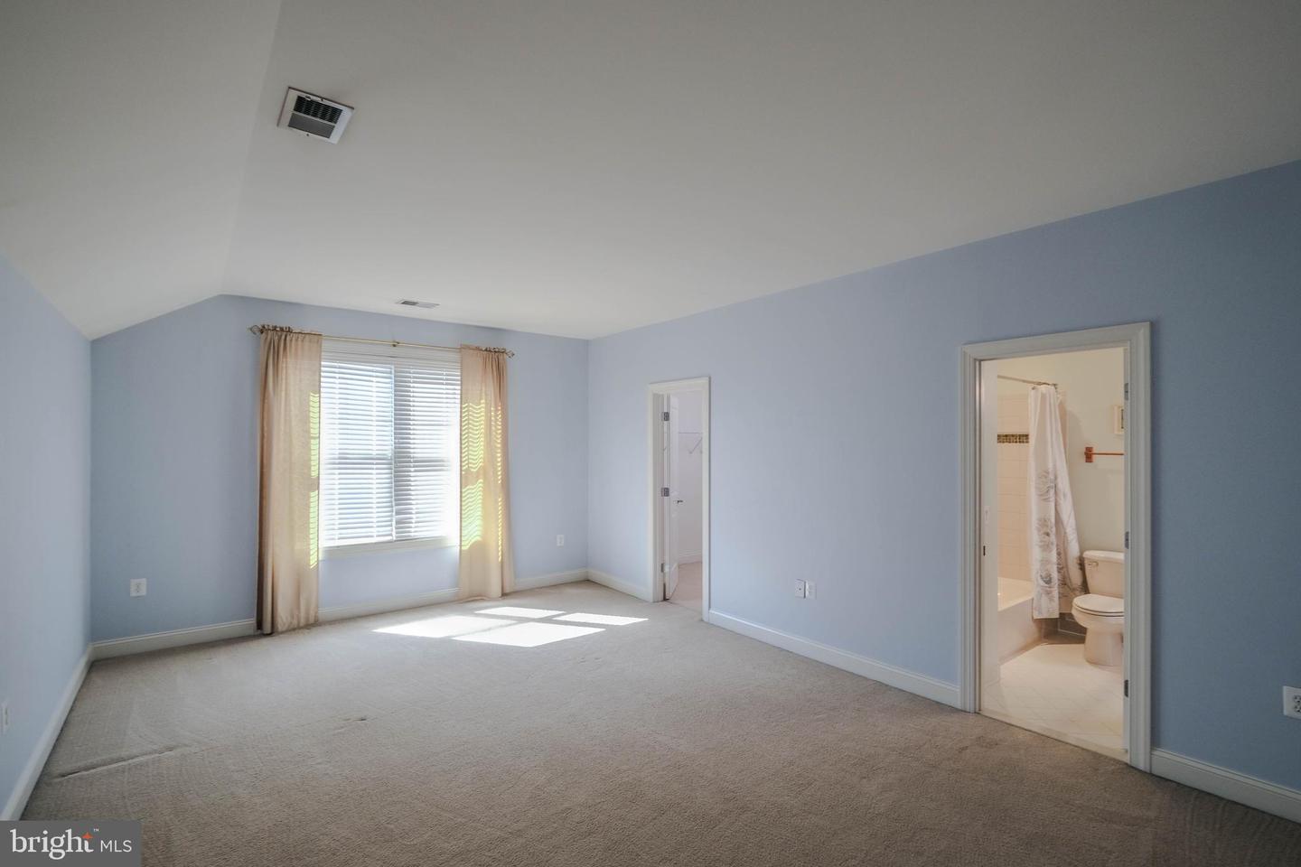 117 HARVESTER DR, LAKE FREDERICK, Virginia 22630, 4 Bedrooms Bedrooms, ,4 BathroomsBathrooms,Residential,For sale,117 HARVESTER DR,VAFV2037232 MLS # VAFV2037232