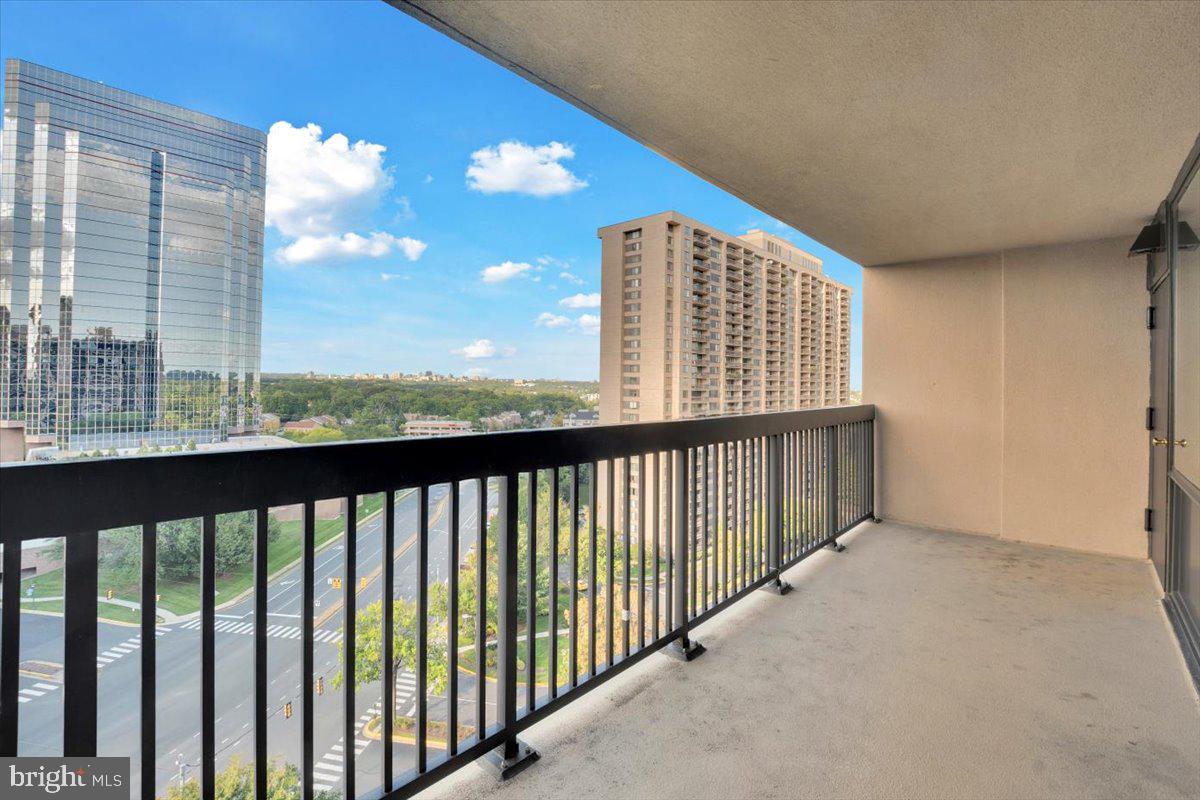 3709 S GEORGE MASON DR #1203E, FALLS CHURCH, Virginia 22041, 2 Bedrooms Bedrooms, ,2 BathroomsBathrooms,Residential,For sale,3709 S GEORGE MASON DR #1203E,VAFX2272936 MLS # VAFX2272936