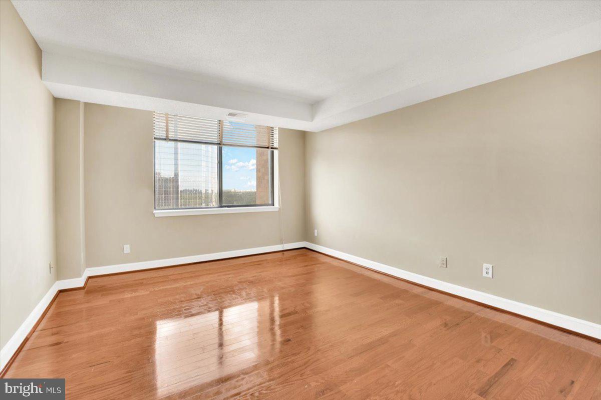 3709 S GEORGE MASON DR #1203E, FALLS CHURCH, Virginia 22041, 2 Bedrooms Bedrooms, ,2 BathroomsBathrooms,Residential,For sale,3709 S GEORGE MASON DR #1203E,VAFX2272936 MLS # VAFX2272936