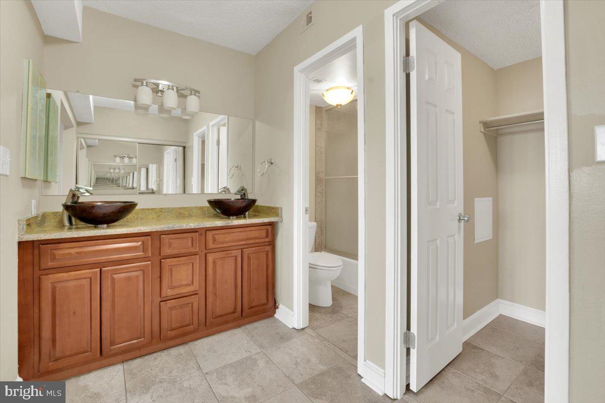 3709 S GEORGE MASON DR #1203E, FALLS CHURCH, Virginia 22041, 2 Bedrooms Bedrooms, ,2 BathroomsBathrooms,Residential,For sale,3709 S GEORGE MASON DR #1203E,VAFX2272936 MLS # VAFX2272936