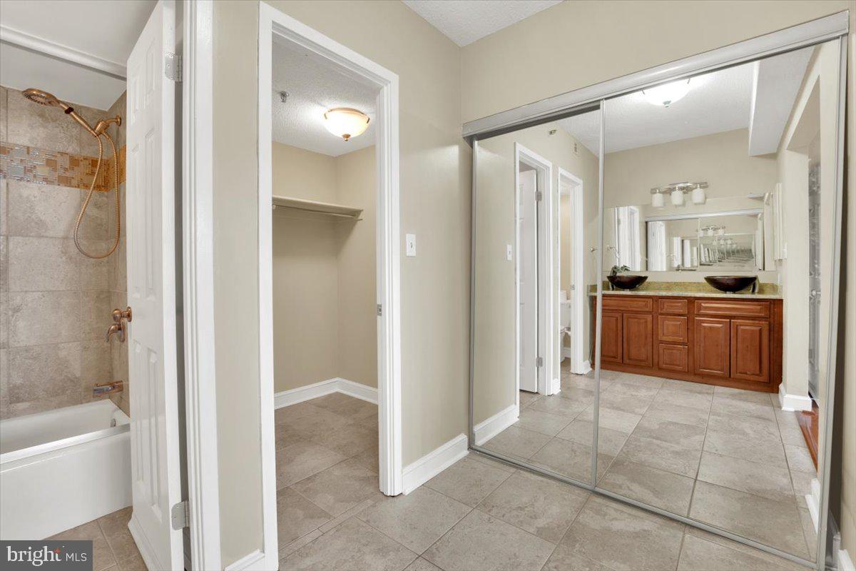 3709 S GEORGE MASON DR #1203E, FALLS CHURCH, Virginia 22041, 2 Bedrooms Bedrooms, ,2 BathroomsBathrooms,Residential,For sale,3709 S GEORGE MASON DR #1203E,VAFX2272936 MLS # VAFX2272936