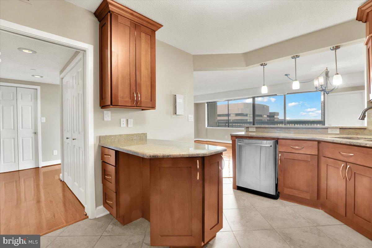 3709 S GEORGE MASON DR #1203E, FALLS CHURCH, Virginia 22041, 2 Bedrooms Bedrooms, ,2 BathroomsBathrooms,Residential,For sale,3709 S GEORGE MASON DR #1203E,VAFX2272936 MLS # VAFX2272936