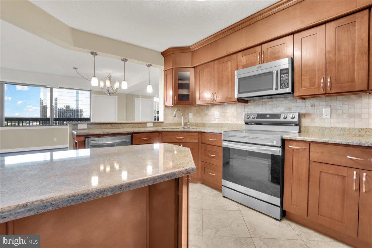 3709 S GEORGE MASON DR #1203E, FALLS CHURCH, Virginia 22041, 2 Bedrooms Bedrooms, ,2 BathroomsBathrooms,Residential,For sale,3709 S GEORGE MASON DR #1203E,VAFX2272936 MLS # VAFX2272936
