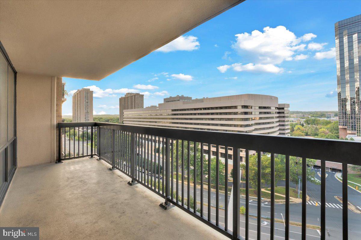 3709 S GEORGE MASON DR #1203E, FALLS CHURCH, Virginia 22041, 2 Bedrooms Bedrooms, ,2 BathroomsBathrooms,Residential,For sale,3709 S GEORGE MASON DR #1203E,VAFX2272936 MLS # VAFX2272936