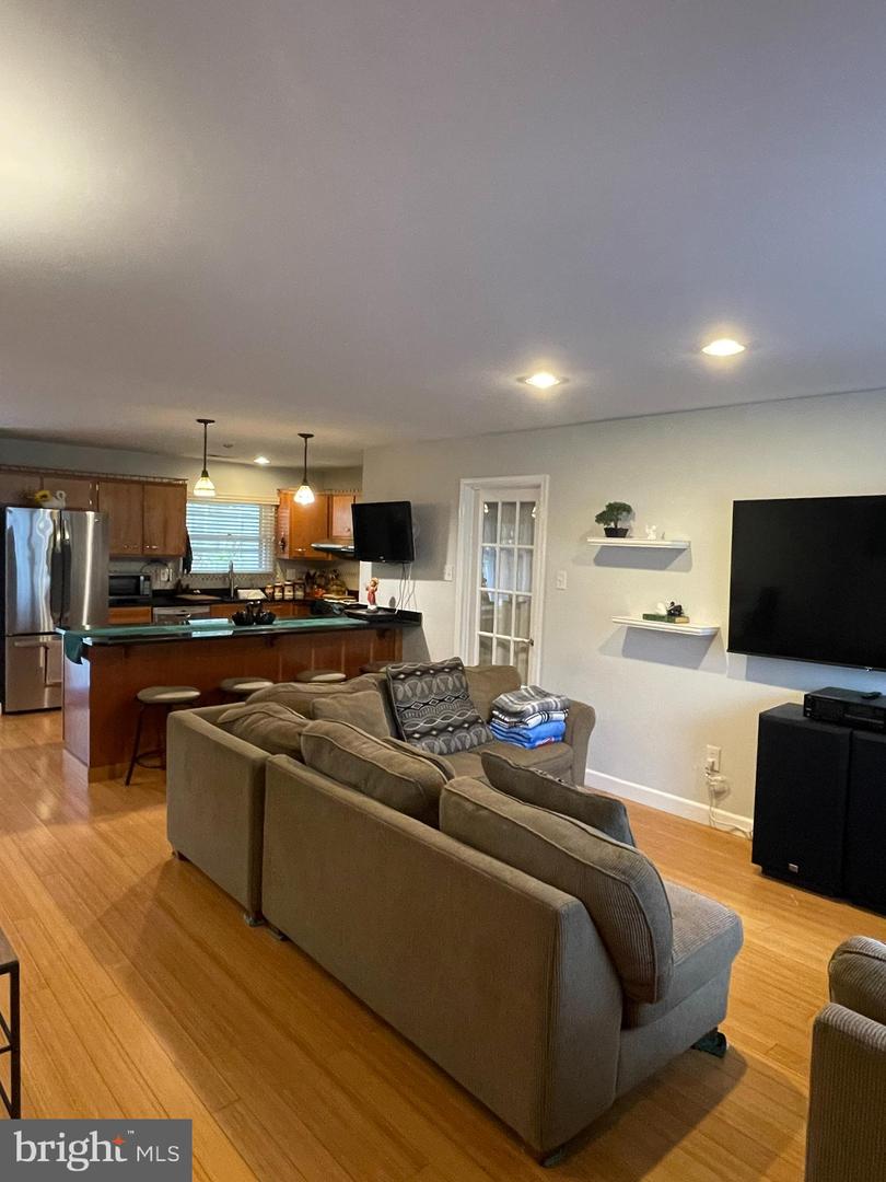 1006 S GREENTHORN AVE, STERLING, Virginia 20164, 3 Bedrooms Bedrooms, 5 Rooms Rooms,2 BathroomsBathrooms,Residential,For sale,1006 S GREENTHORN AVE,VALO2108304 MLS # VALO2108304