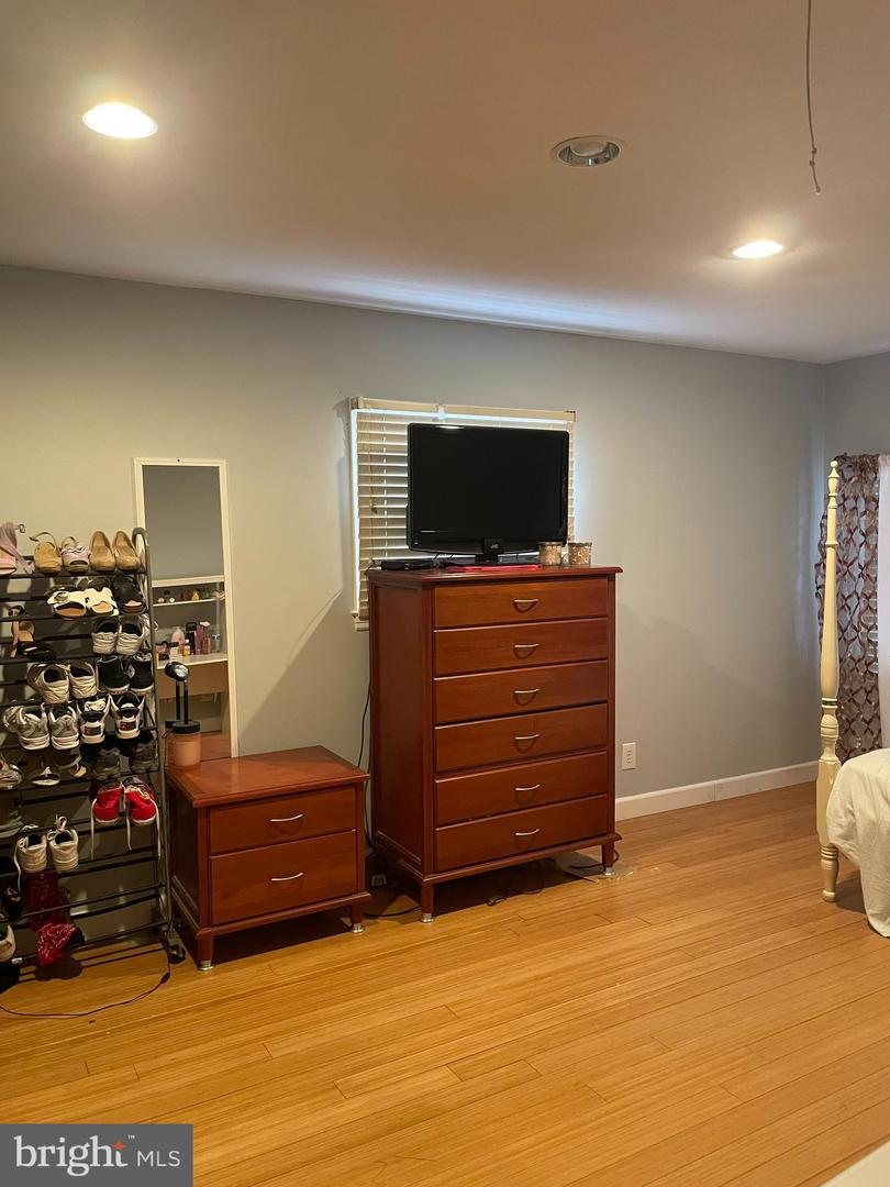 1006 S GREENTHORN AVE, STERLING, Virginia 20164, 3 Bedrooms Bedrooms, 5 Rooms Rooms,2 BathroomsBathrooms,Residential,For sale,1006 S GREENTHORN AVE,VALO2108304 MLS # VALO2108304
