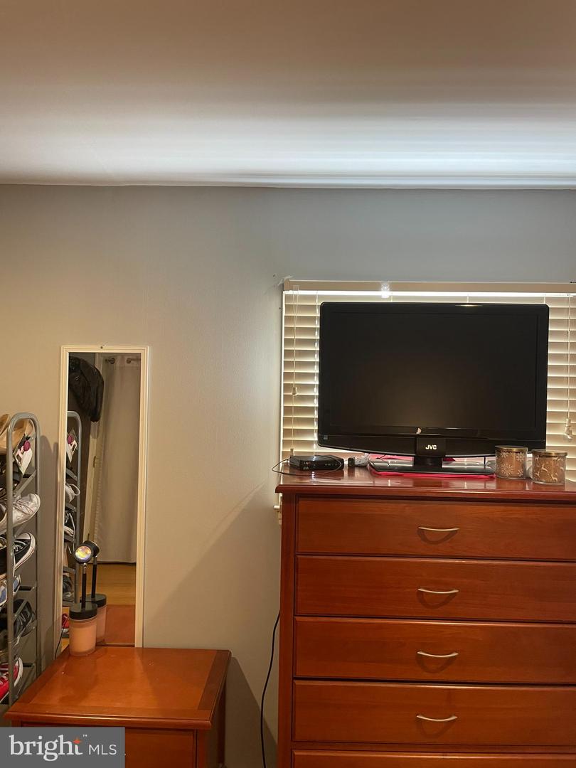 1006 S GREENTHORN AVE, STERLING, Virginia 20164, 3 Bedrooms Bedrooms, 5 Rooms Rooms,2 BathroomsBathrooms,Residential,For sale,1006 S GREENTHORN AVE,VALO2108304 MLS # VALO2108304