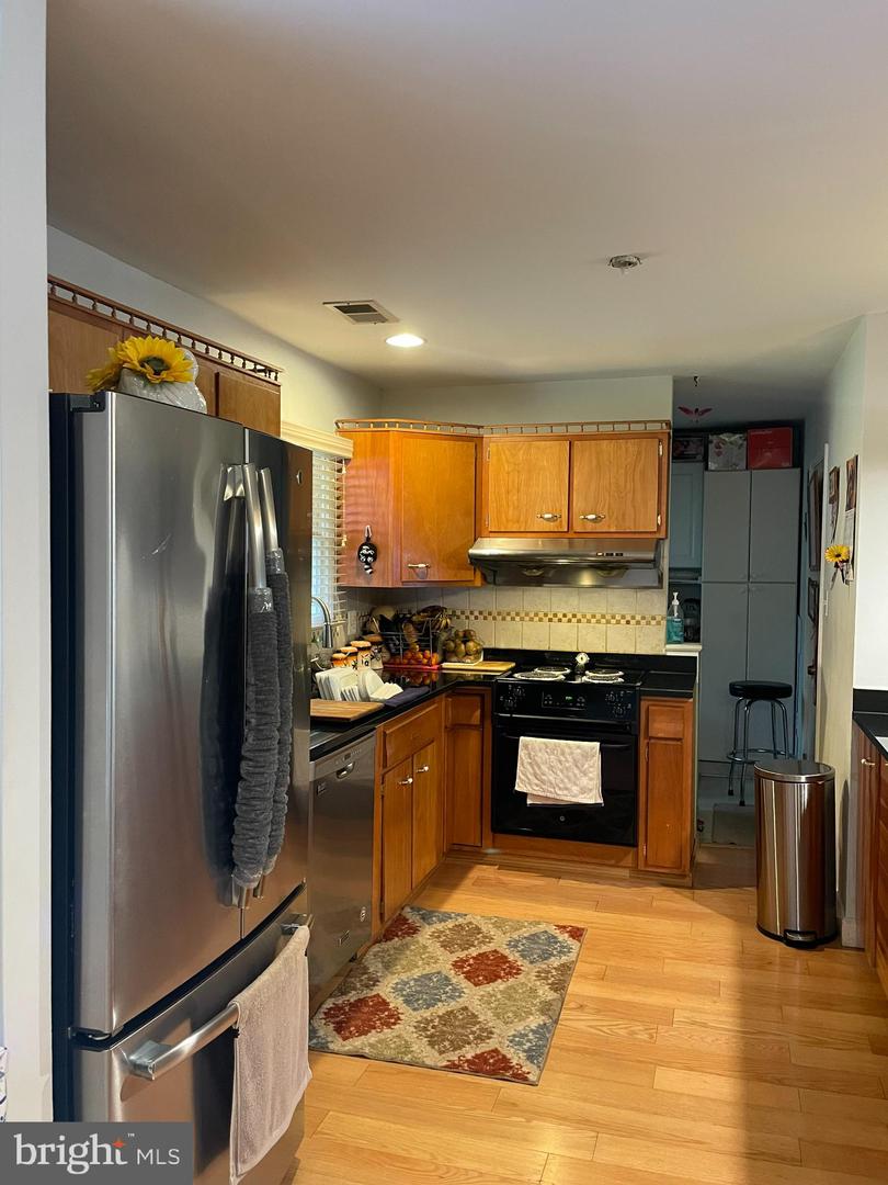 1006 S GREENTHORN AVE, STERLING, Virginia 20164, 3 Bedrooms Bedrooms, 5 Rooms Rooms,2 BathroomsBathrooms,Residential,For sale,1006 S GREENTHORN AVE,VALO2108304 MLS # VALO2108304
