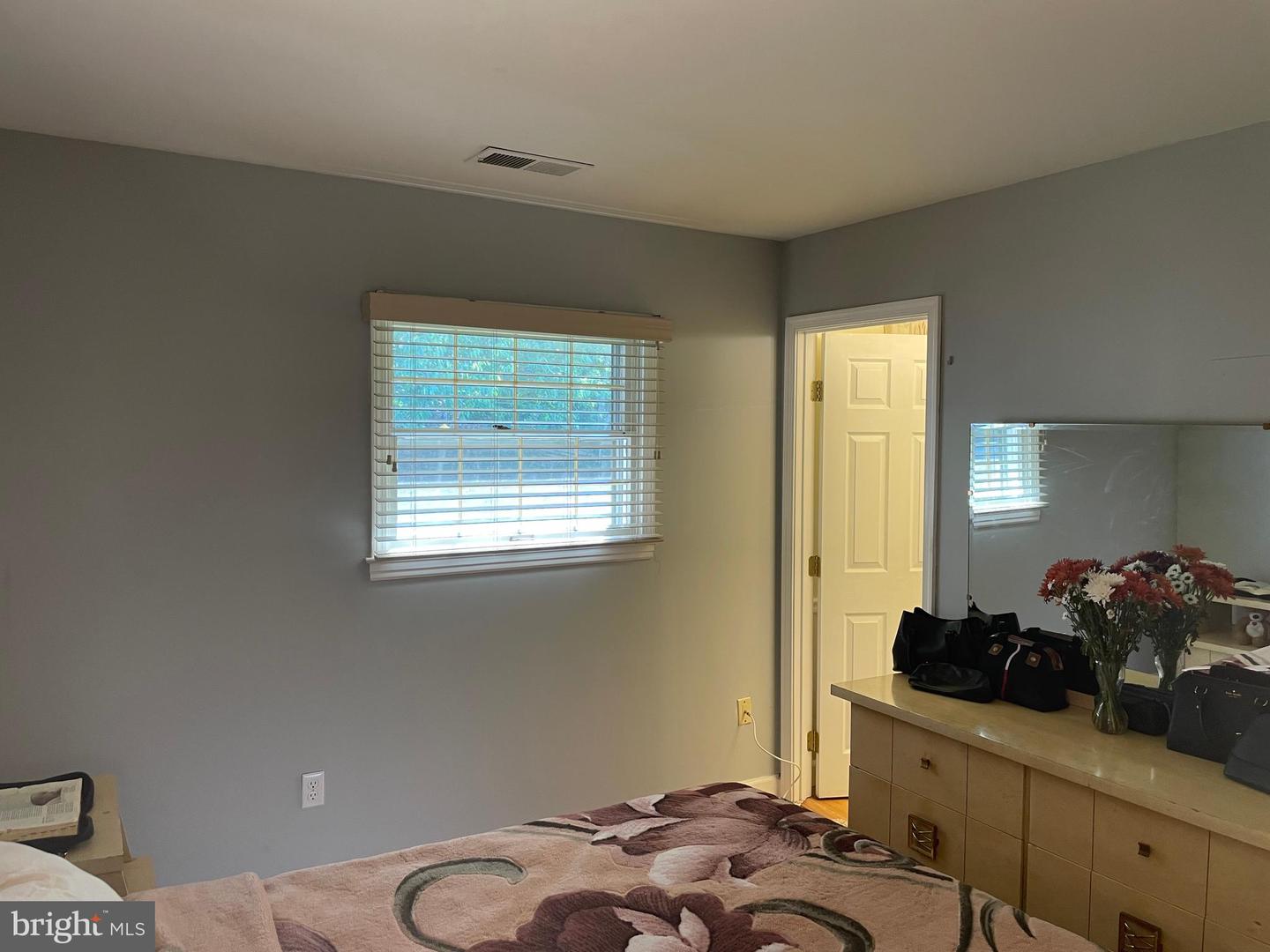1006 S GREENTHORN AVE, STERLING, Virginia 20164, 3 Bedrooms Bedrooms, 5 Rooms Rooms,2 BathroomsBathrooms,Residential,For sale,1006 S GREENTHORN AVE,VALO2108304 MLS # VALO2108304