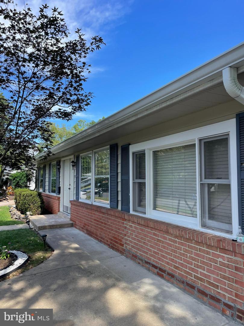 1006 S GREENTHORN AVE, STERLING, Virginia 20164, 3 Bedrooms Bedrooms, 5 Rooms Rooms,2 BathroomsBathrooms,Residential,For sale,1006 S GREENTHORN AVE,VALO2108304 MLS # VALO2108304